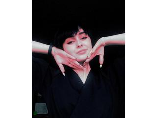 Click to chat with model EvaxMuse